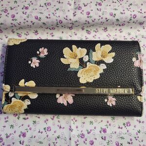 Steve Madden Trifold Wallet Floral Gold Logo Bar